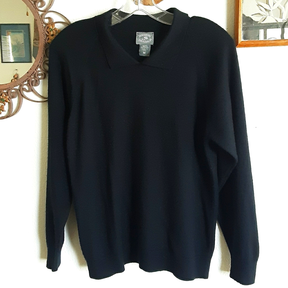 DESIGNERS ORIGINAL PULLOVER SWEATER, SIZE MEDIUM